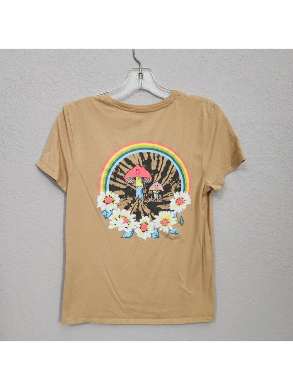 Volcom Shirt Tan Graphic Tee With Smiling Mushroom & Daisy Design Rainbow L 10